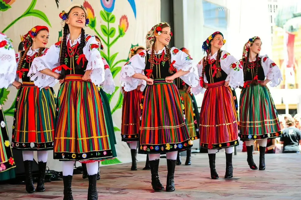 what type of clothing does poland wear